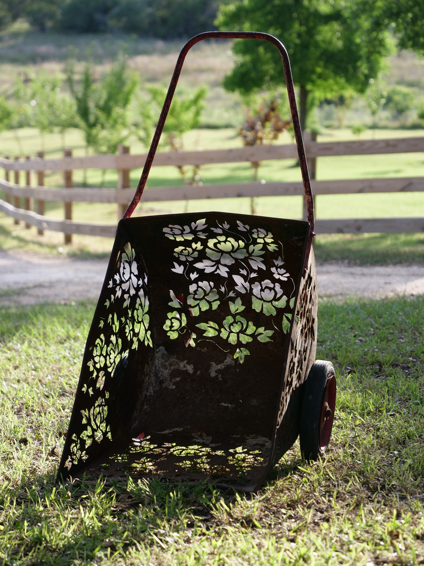 Vintage wheelbarrow - Floral