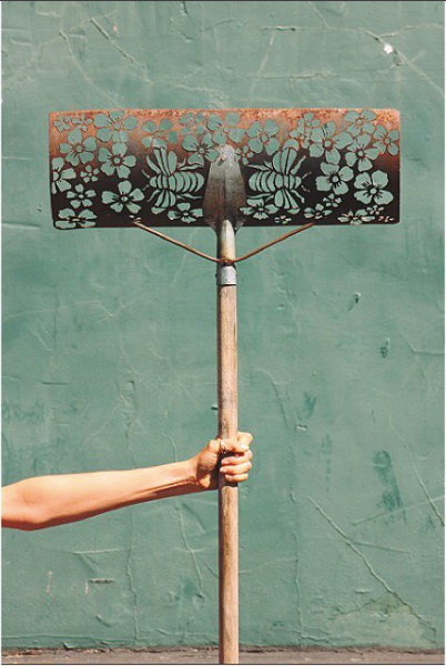 Vintage Shovel - Bees