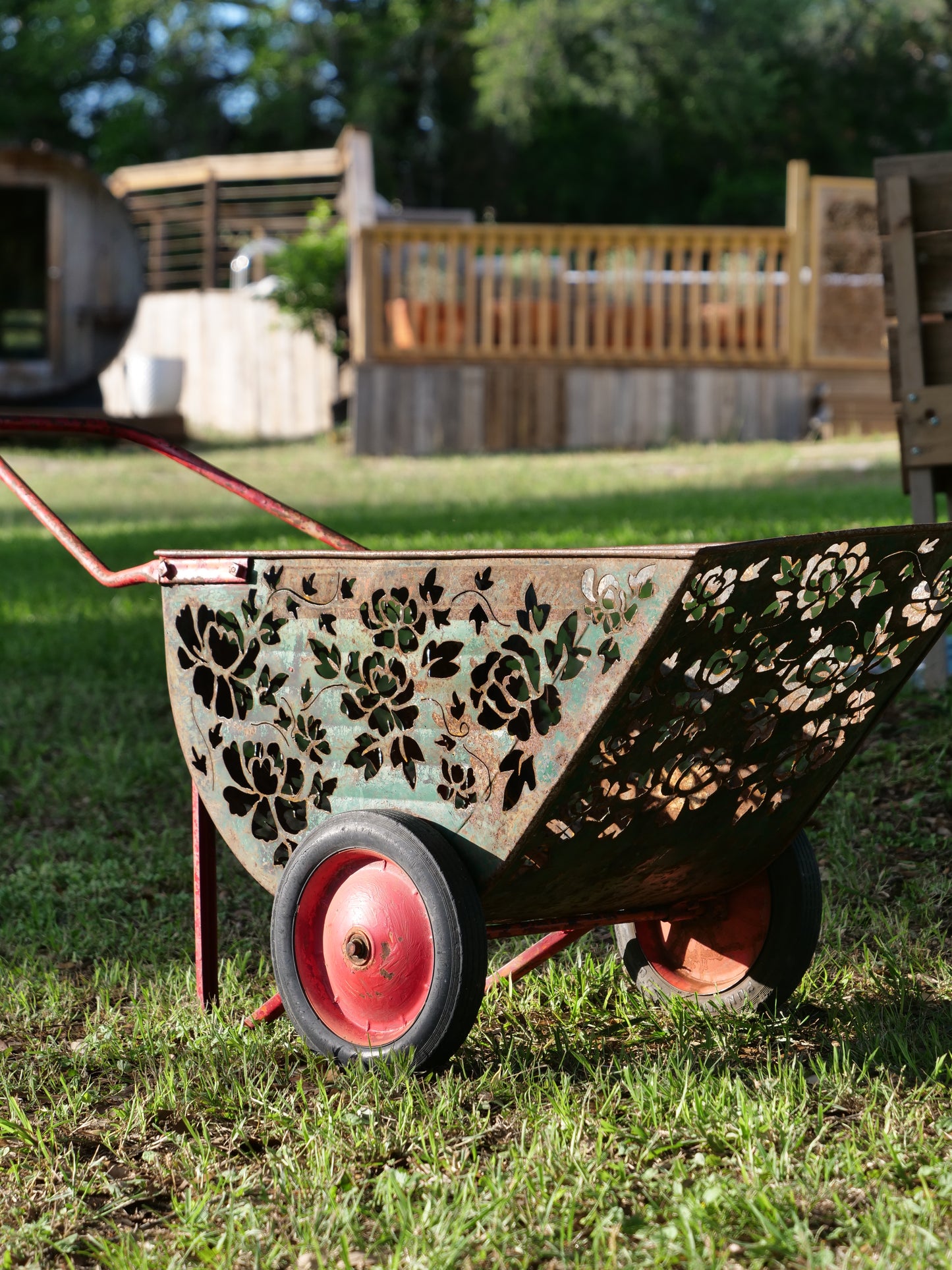 Vintage wheelbarrow - Floral