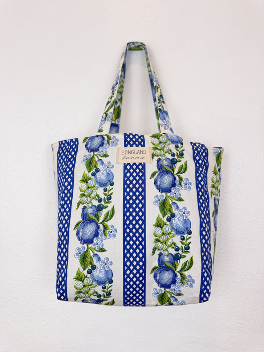 Fruit Trellis (1972) (Wedgewood Collection) (Schumacher)